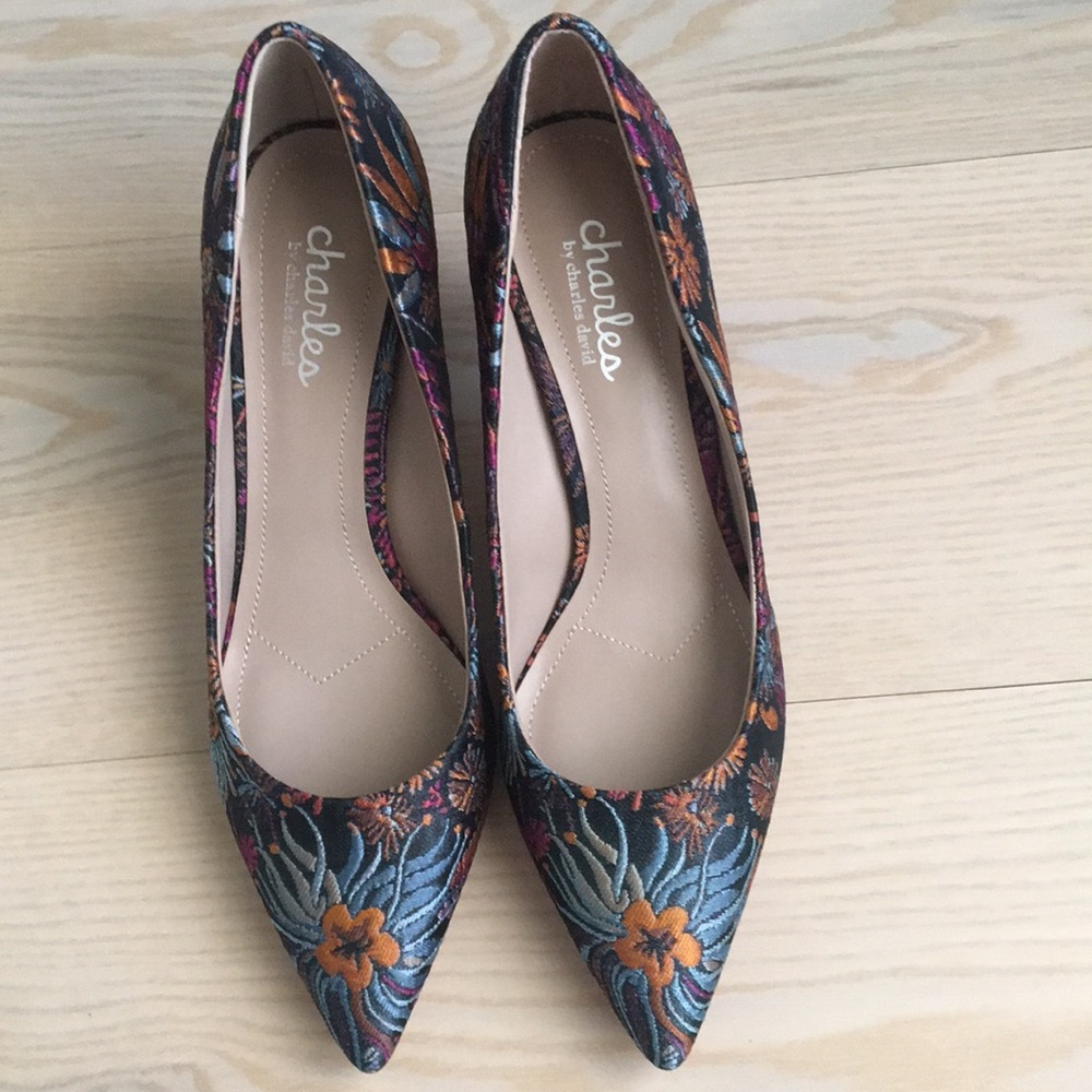 Charles by Charles David Embroidered design Angelica Shoes 8.5 m NEW IN BOX - Picture 4 of 11